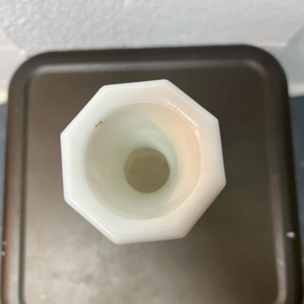 Elegant White Ceramic Vase - Picture 4 of 4